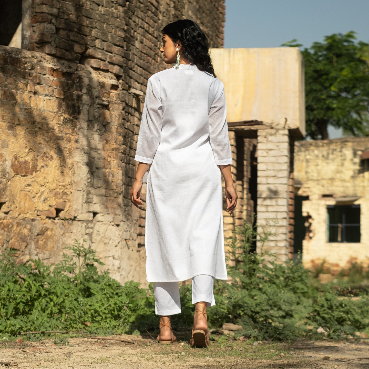 Wrinkled detailed kurta with front gathers paired with straight fit pants