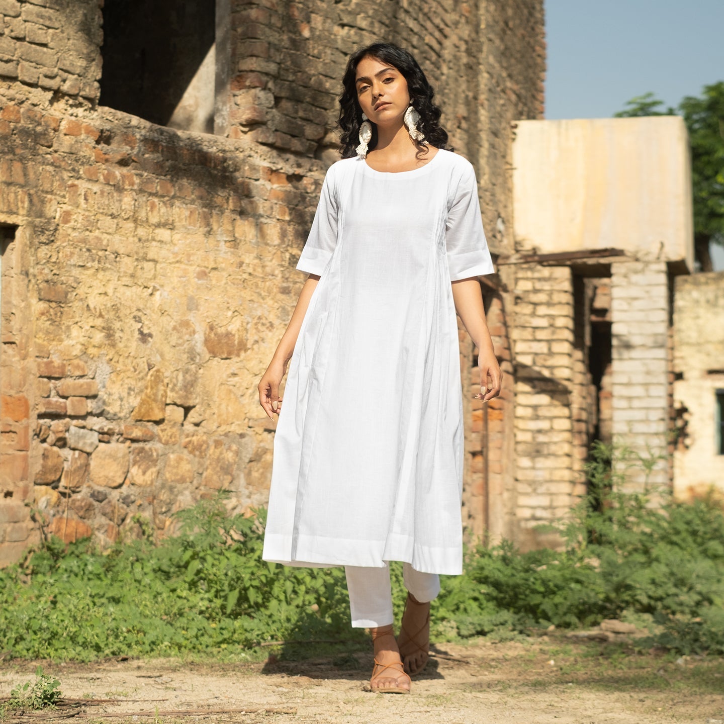 White Round neck kurta with pin tucks details and straight pants (set of 2)