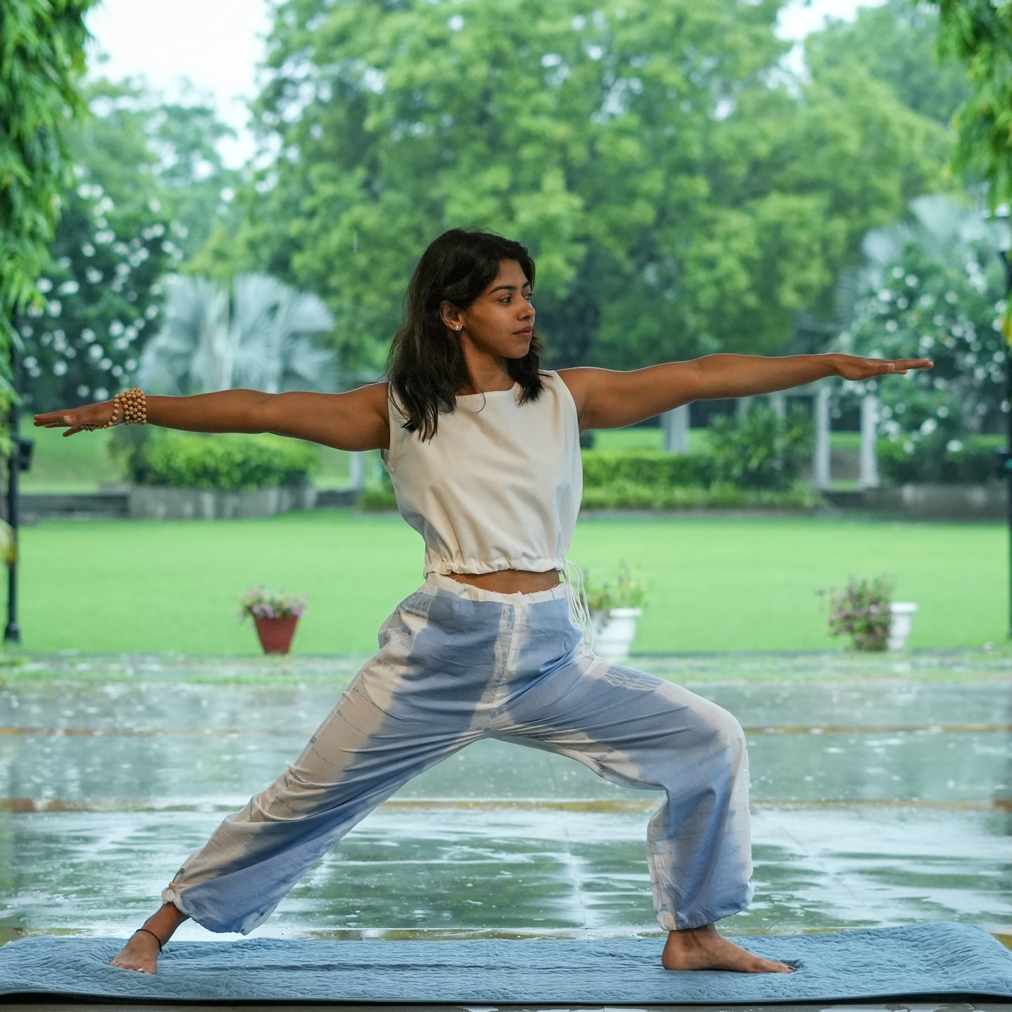 Akiso women’s yoga wear – blue pants with white tOP