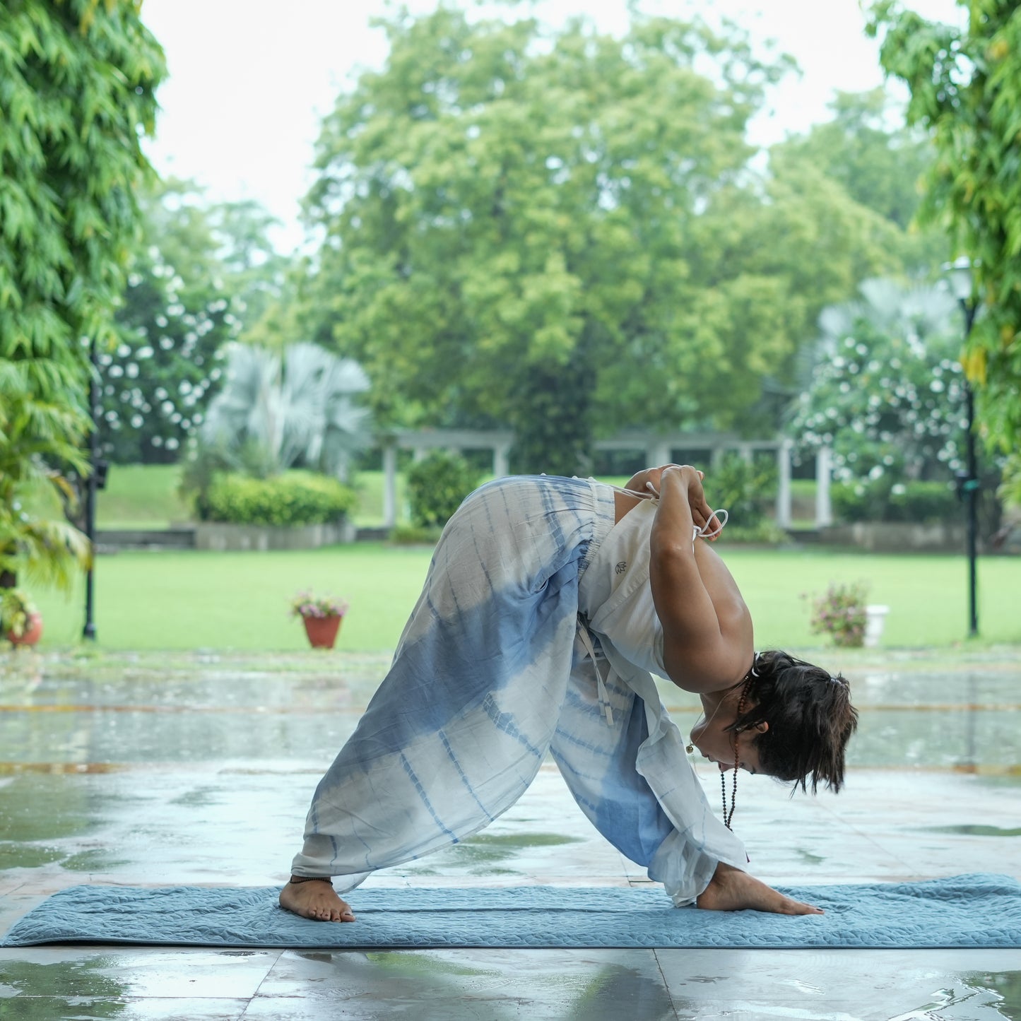 White yoga top with sky blue tie-dye pants – Akiso