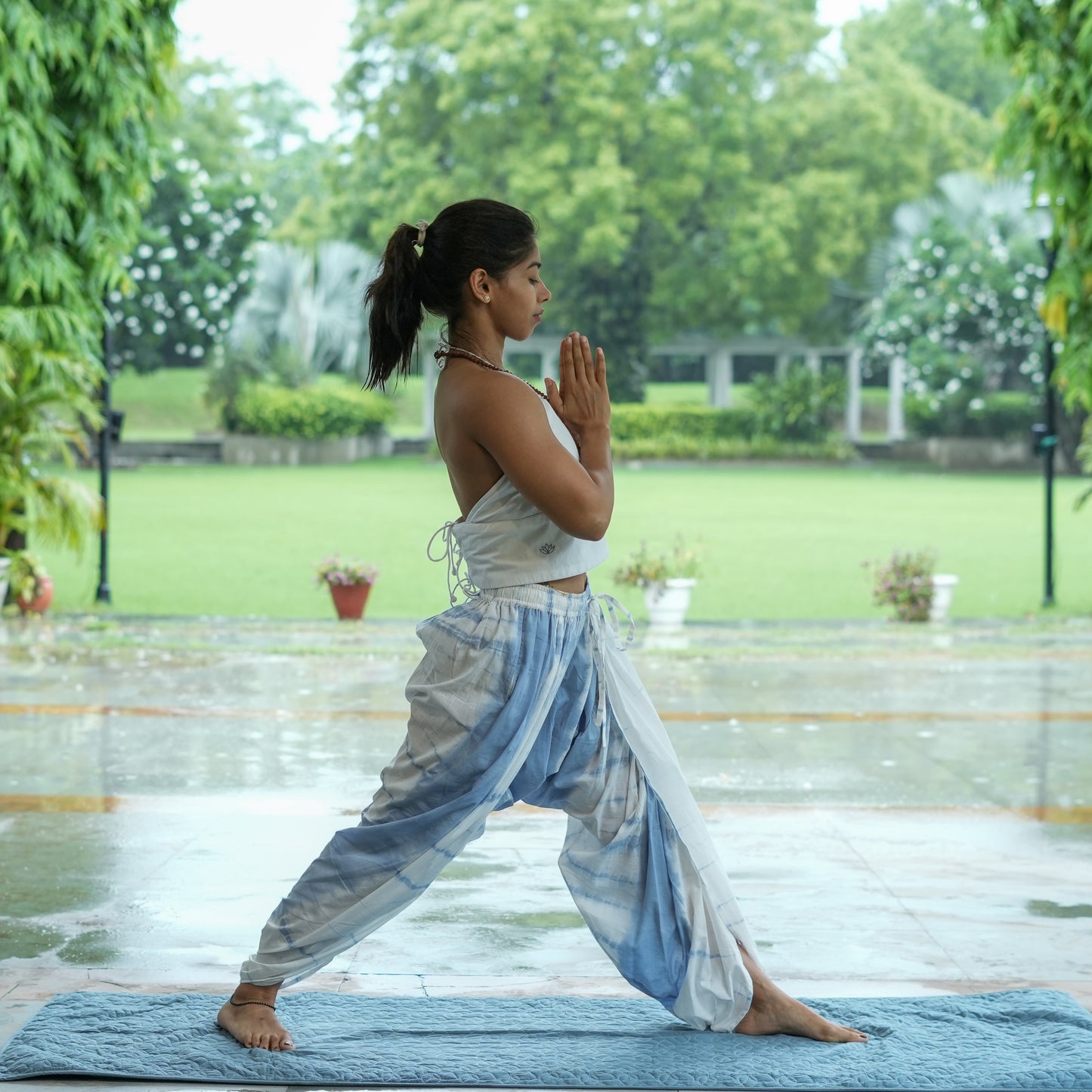Akiso pastel yoga wear – white top with tie-dye blue pants