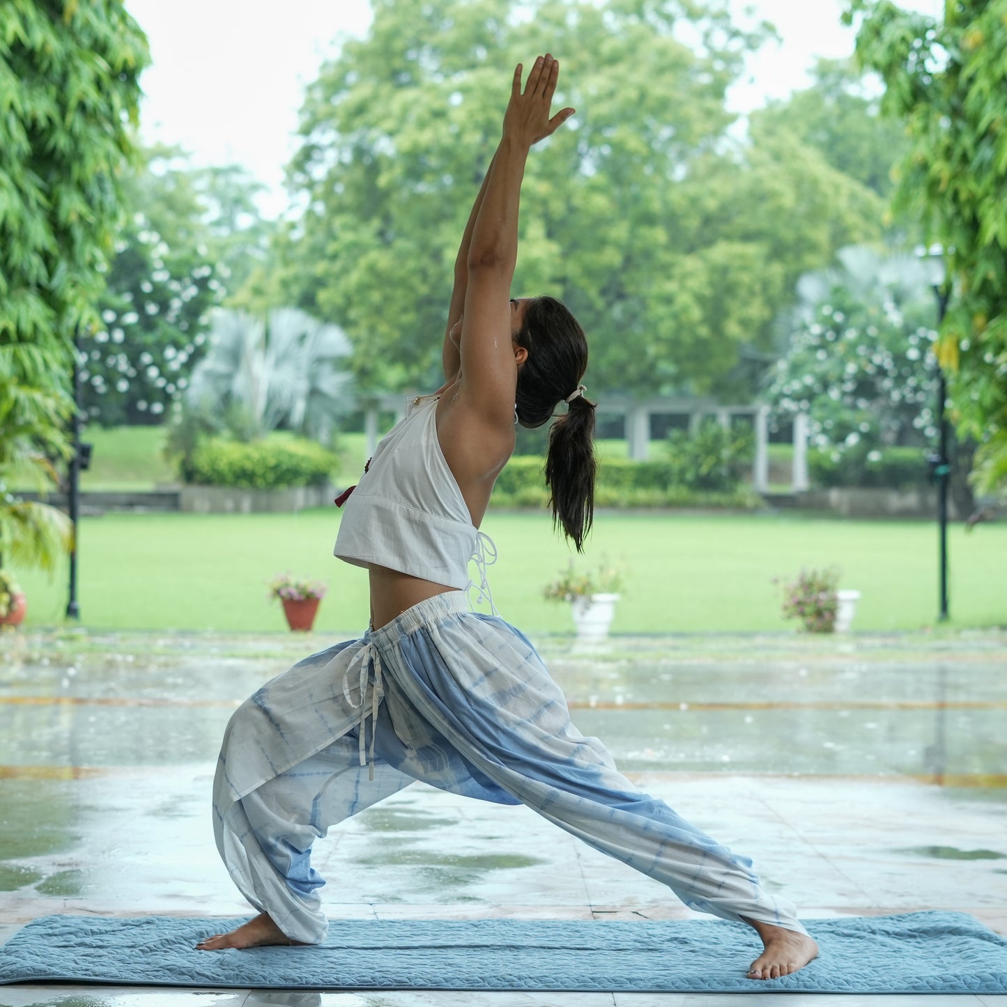Sky blue yoga co-ord – Akiso white top & pants set