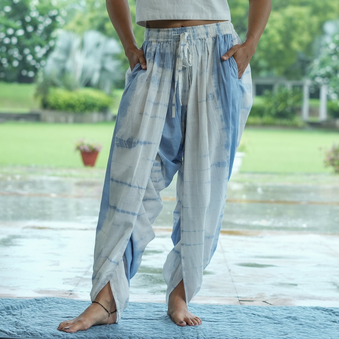 White top and sky blue yoga pants – Akiso set