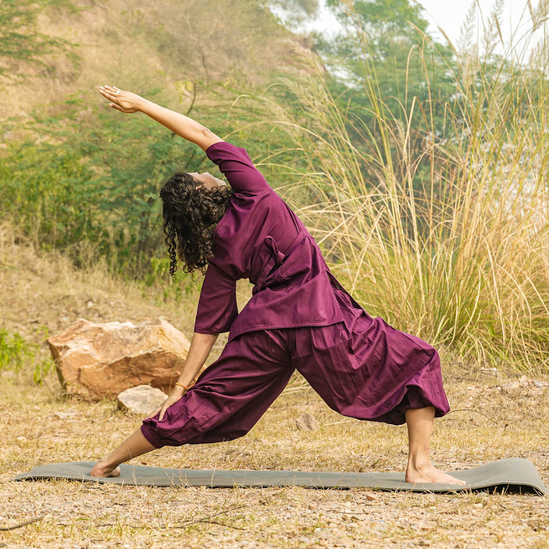 Chakra-inspired purple yoga set – top and pants in pure cotton