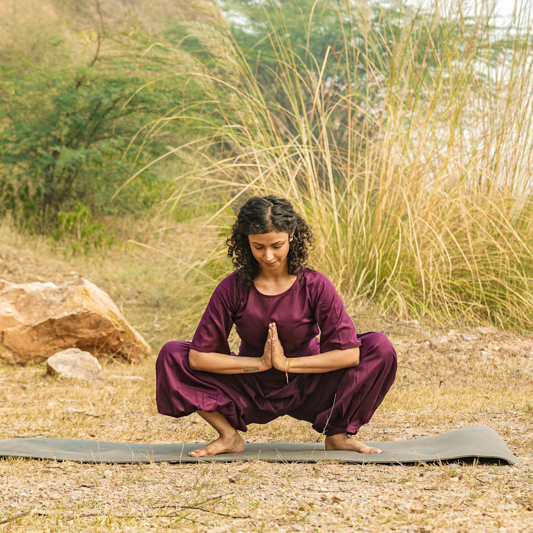 Relax-fit purple cotton yoga outfit – women’s stretchable set