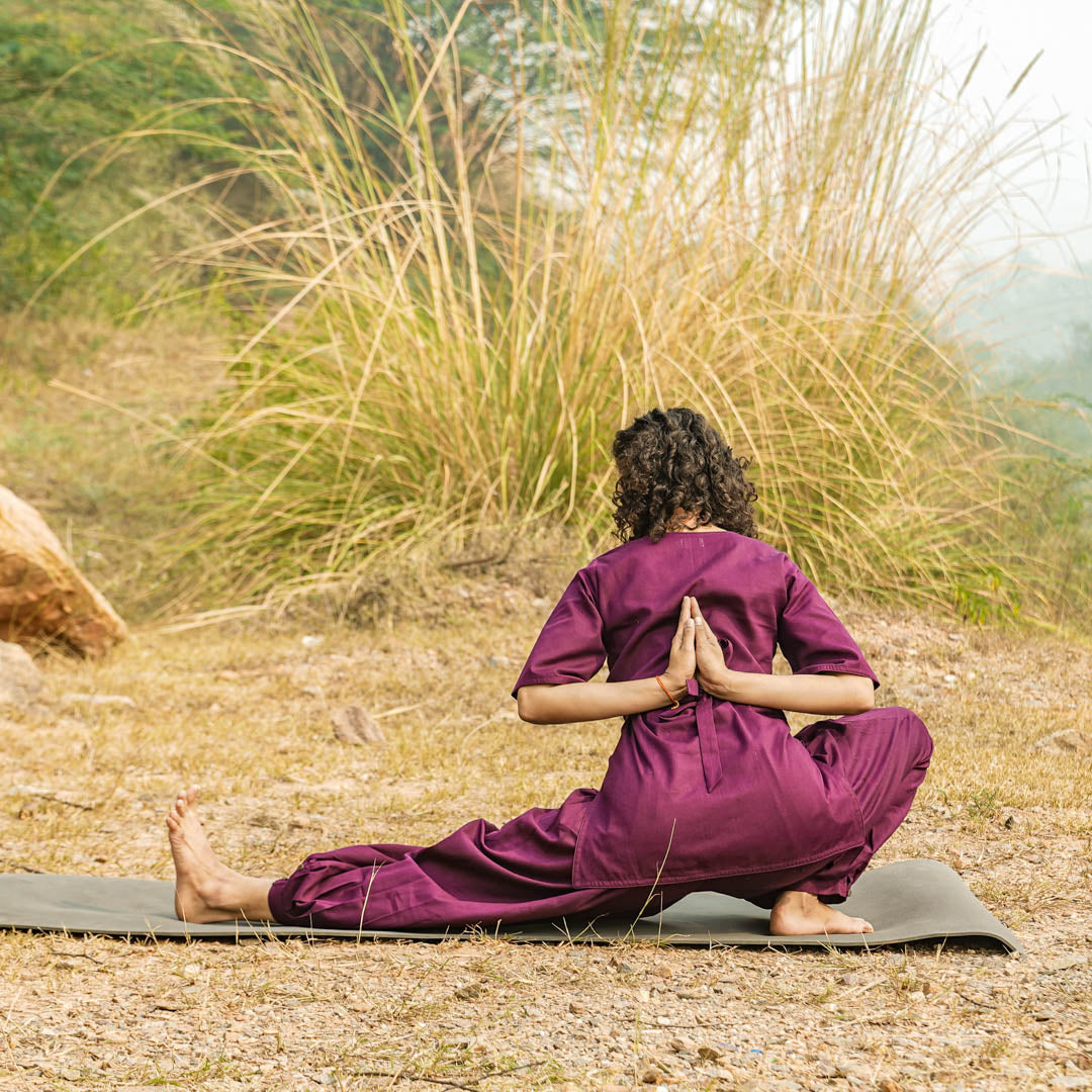 Relaxed cotton yoga wear in purple – Akiso women’s top and pants