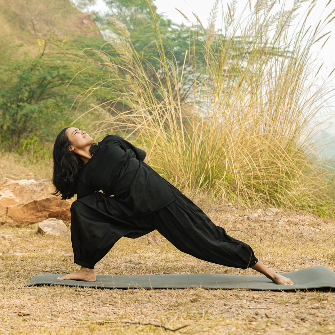All-black women’s yoga outfit – cotton top and wide-leg pants