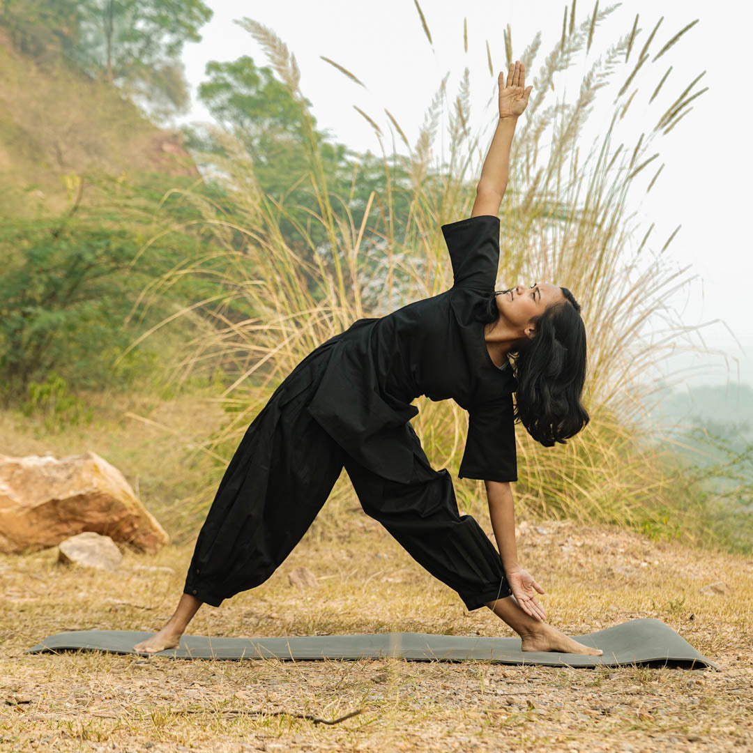 All-black cotton yoga wear – top and wide-fit pants for women