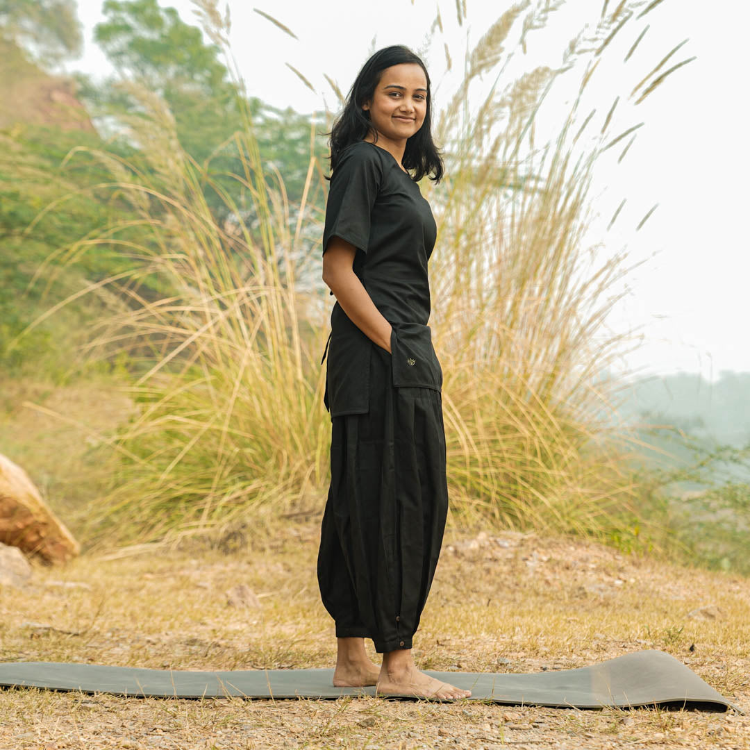 Cotton black yoga set – stretch-fit top and relaxed pants for women