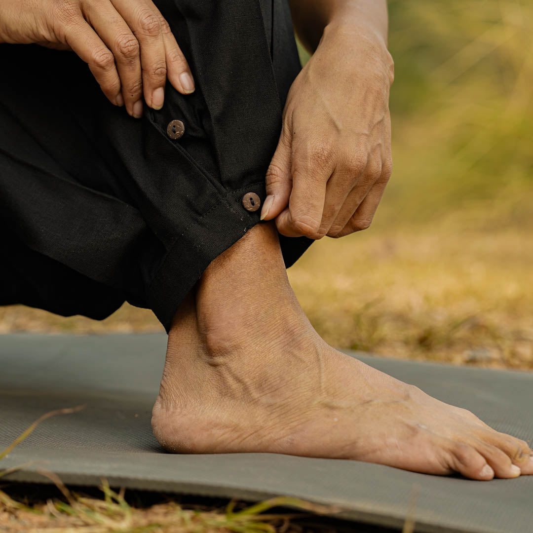 Women’s cotton yoga set in black – comfort-fit top and bottoms