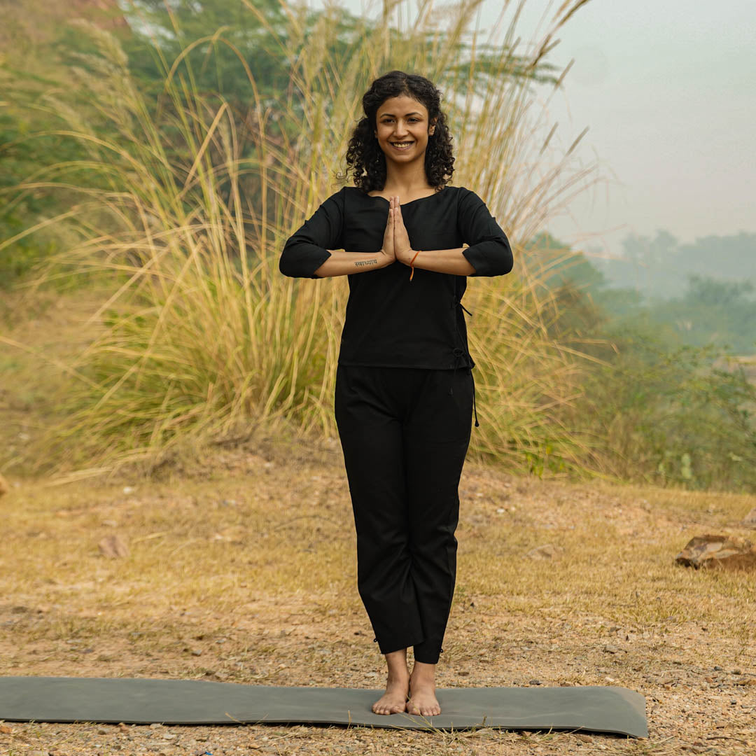 Women’s classic black yoga pants – organic cotton with stretch