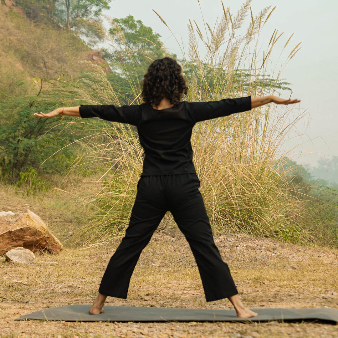 Women’s everyday cotton yoga top – soft and simple in black