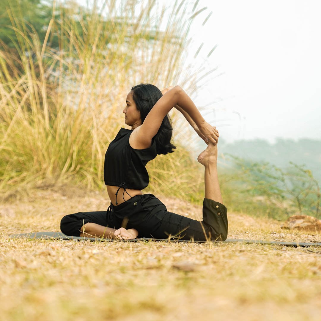Women Cotton Yoga Crop Top Black -Ananda