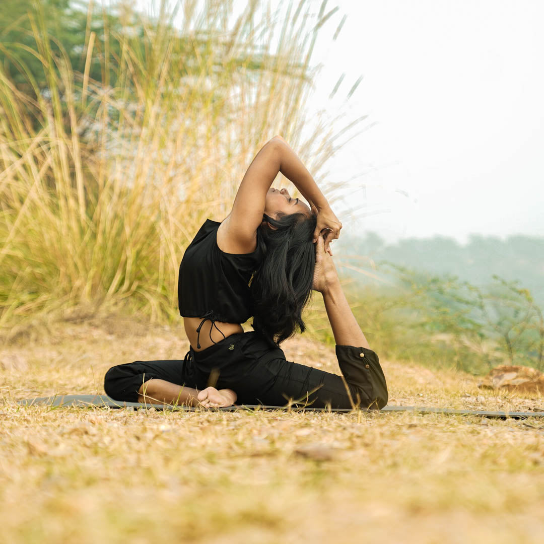 Women Cotton Yoga Crop Top Black -Ananda