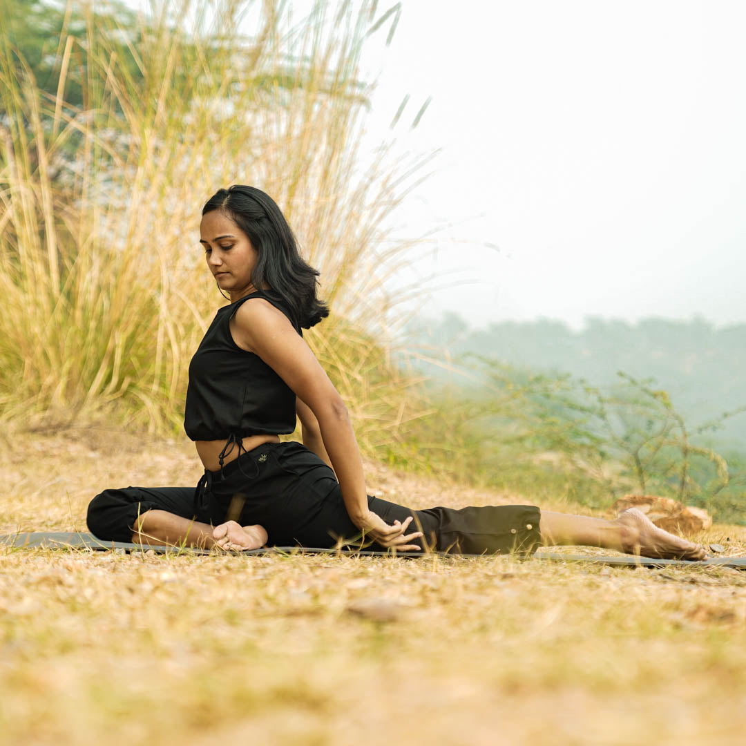 Women Cotton Yoga Crop Top Black -Ananda