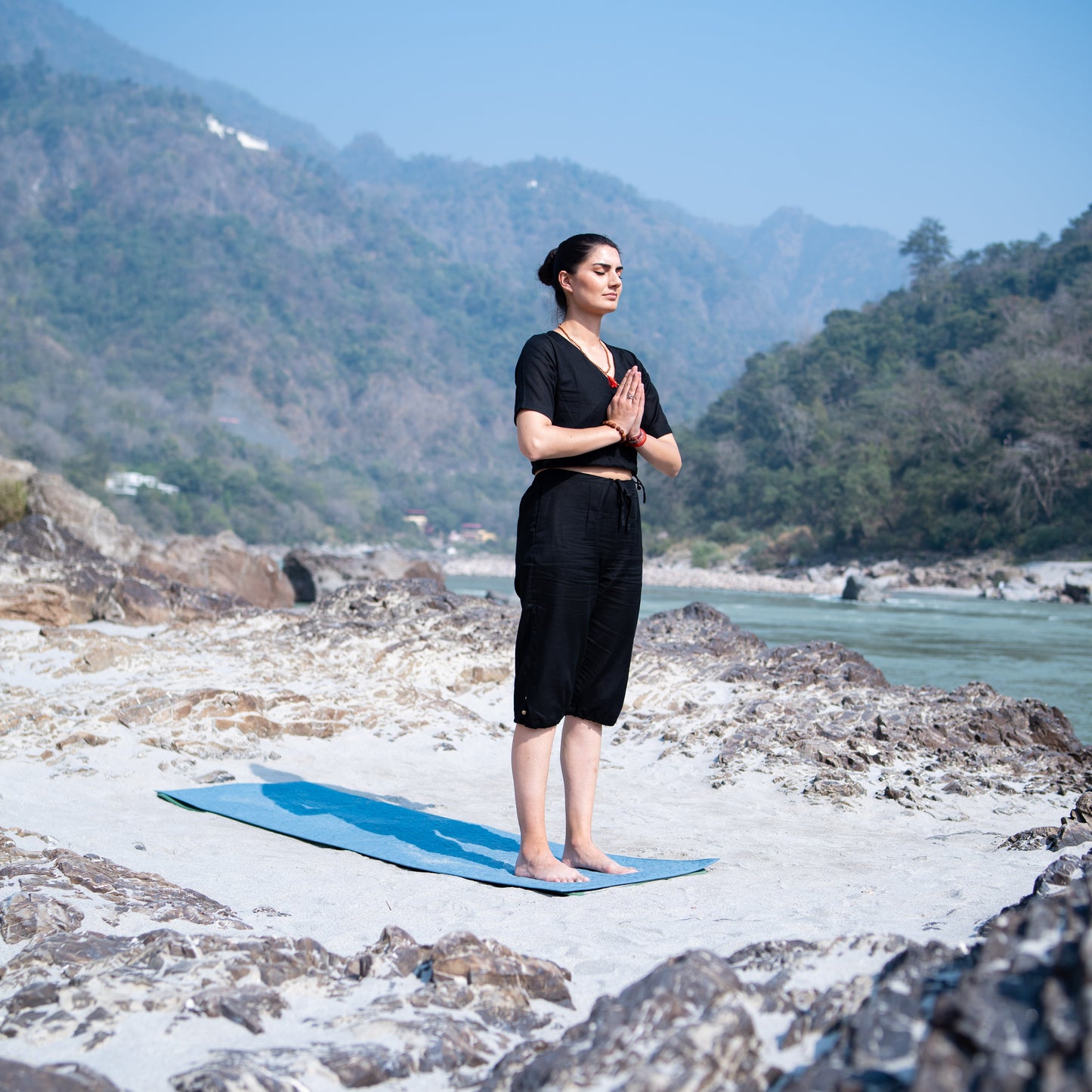 Women Cotton Yoga Pants and Yoga Top Set Black -Apas