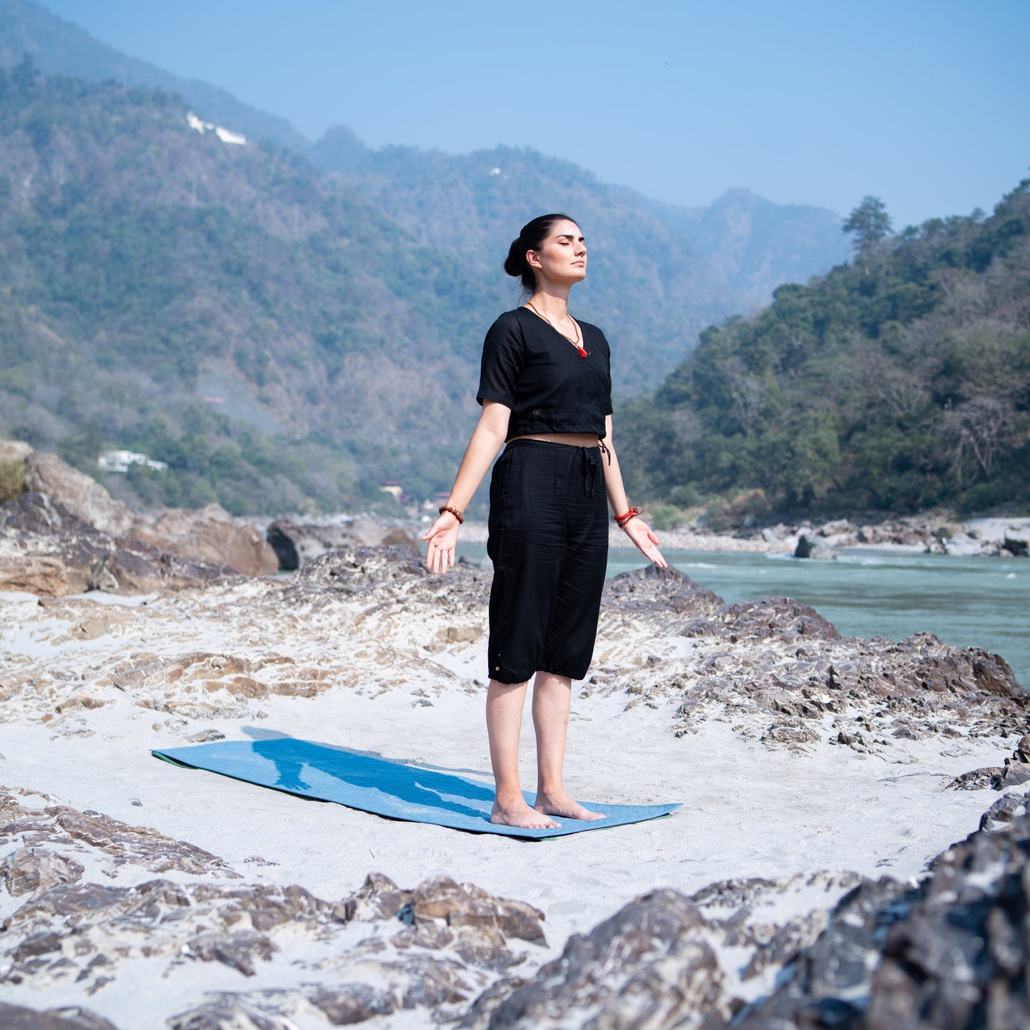 Women Cotton Yoga Pants and Yoga Top Set Black -Apas