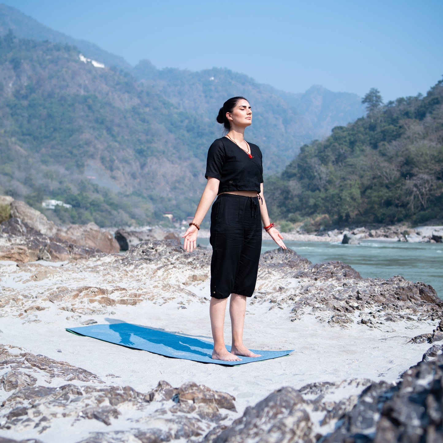 Women Cotton Yoga Pants and Yoga Top Set Black -Apas