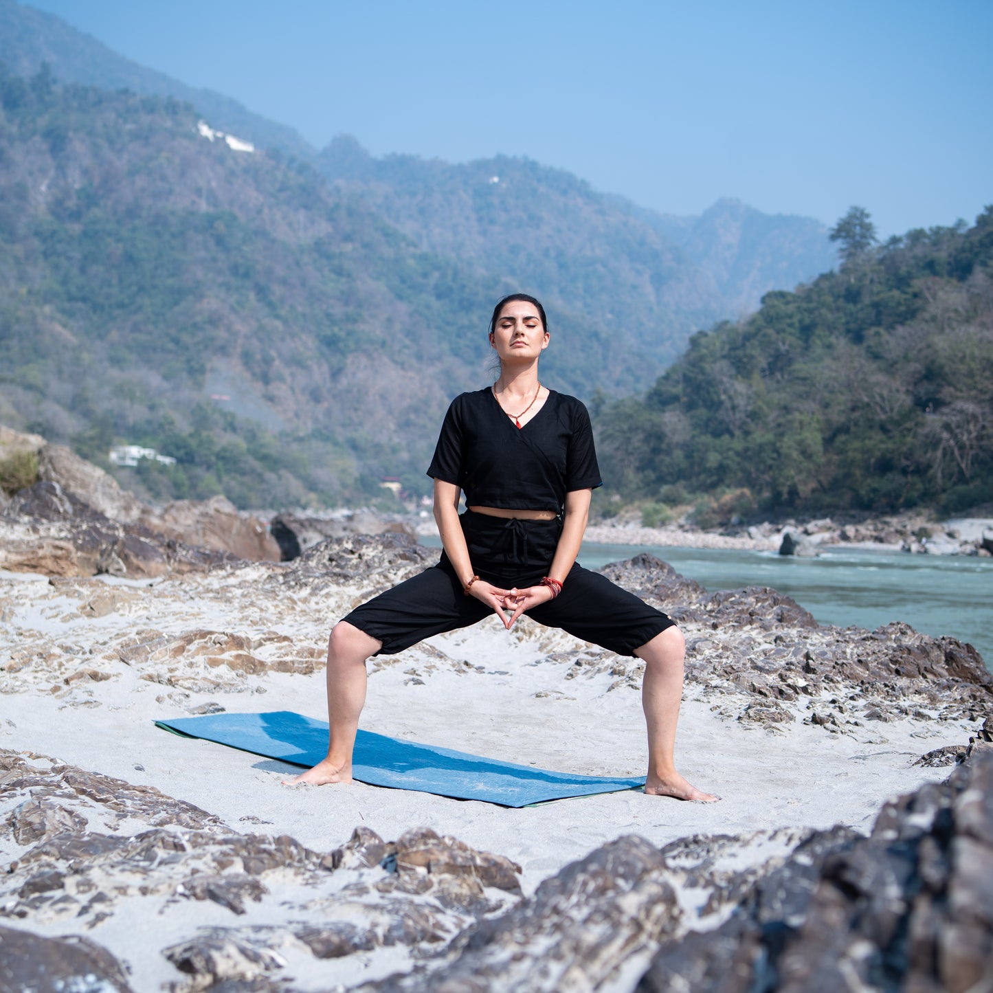 Women Cotton Yoga Pants and Yoga Top Set Black -Apas