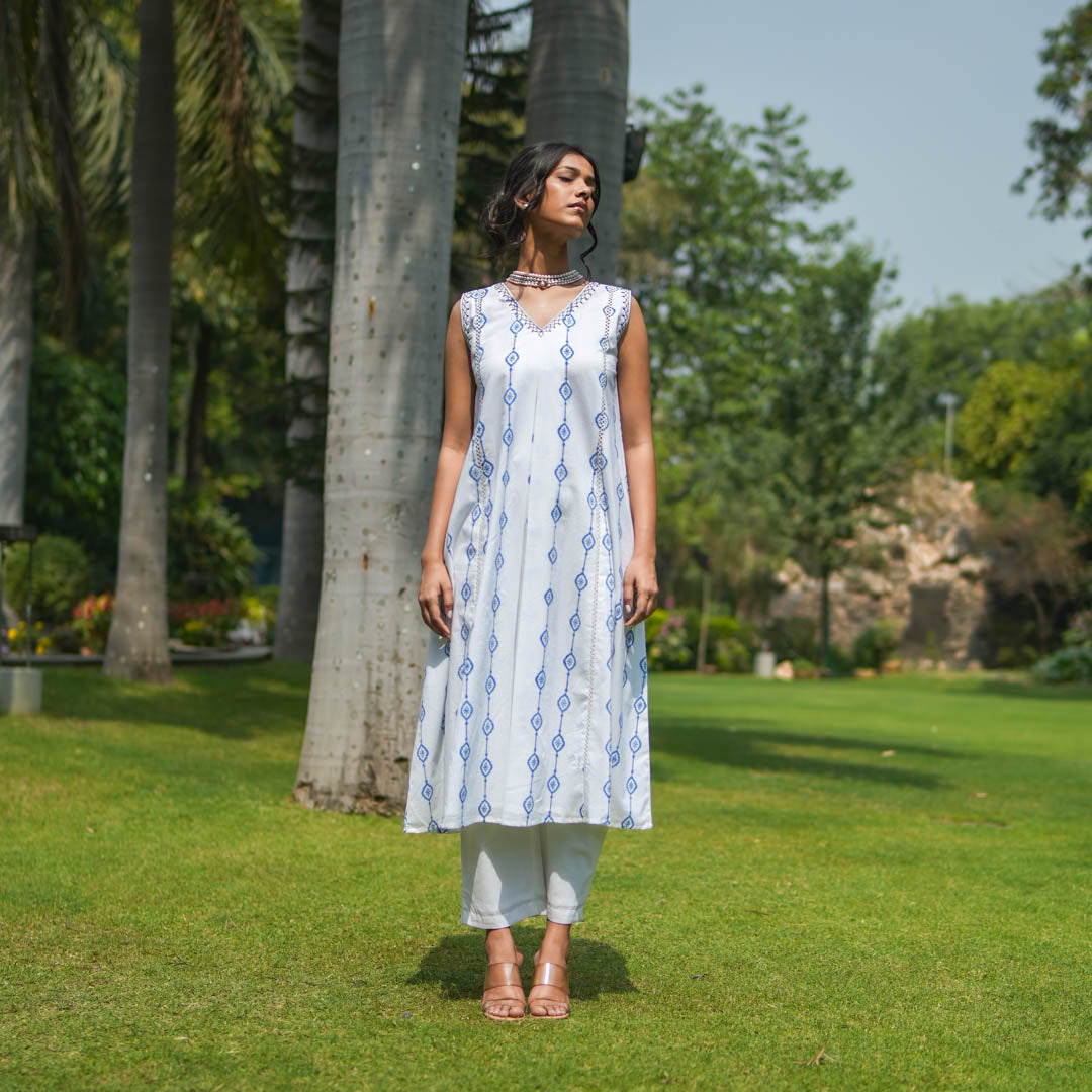 White Hand Block Printed Flared Sleeveless Kurta Set ( set of 2 )