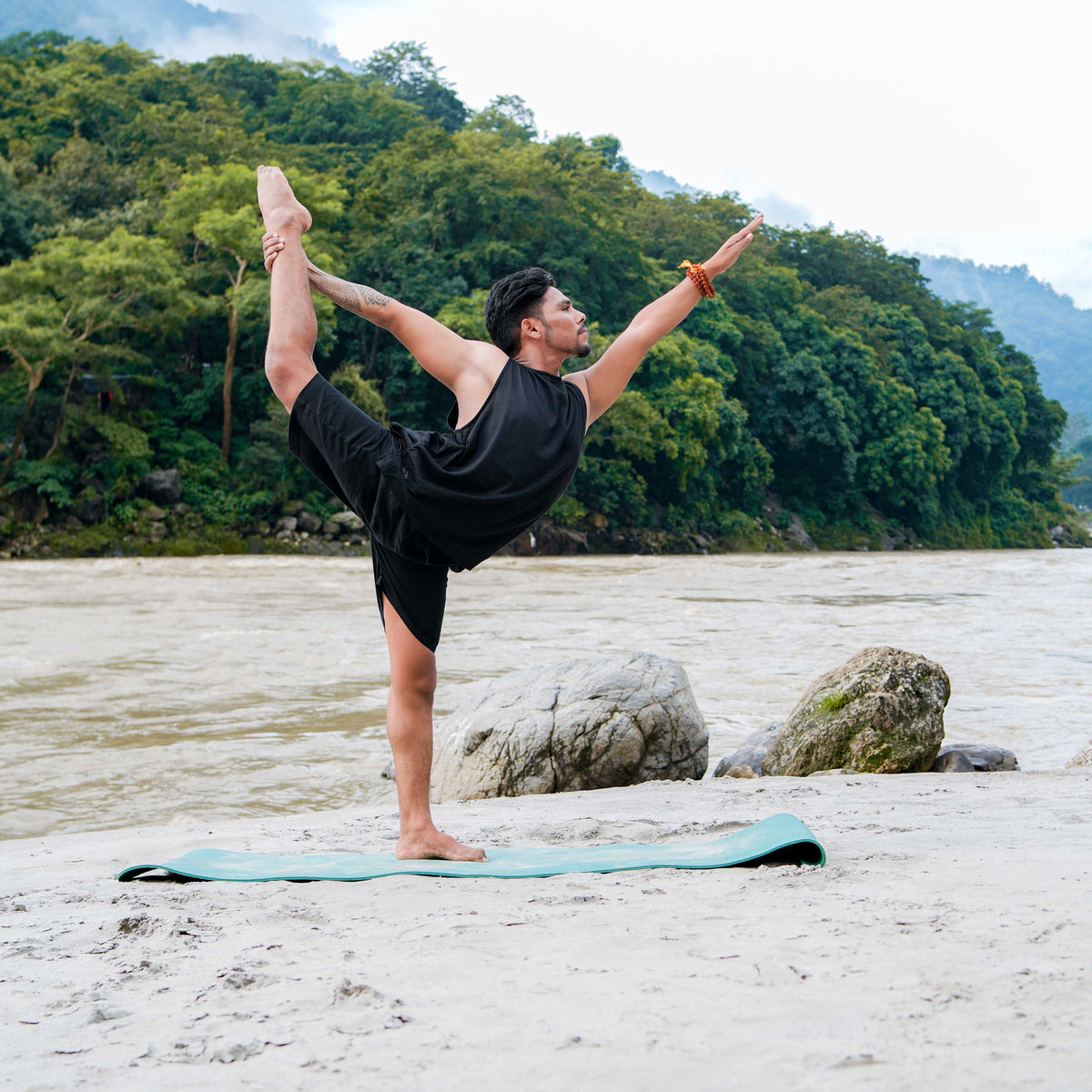 Men Yoga Pants and Yoga Top Set Black -Vayu — view 8
