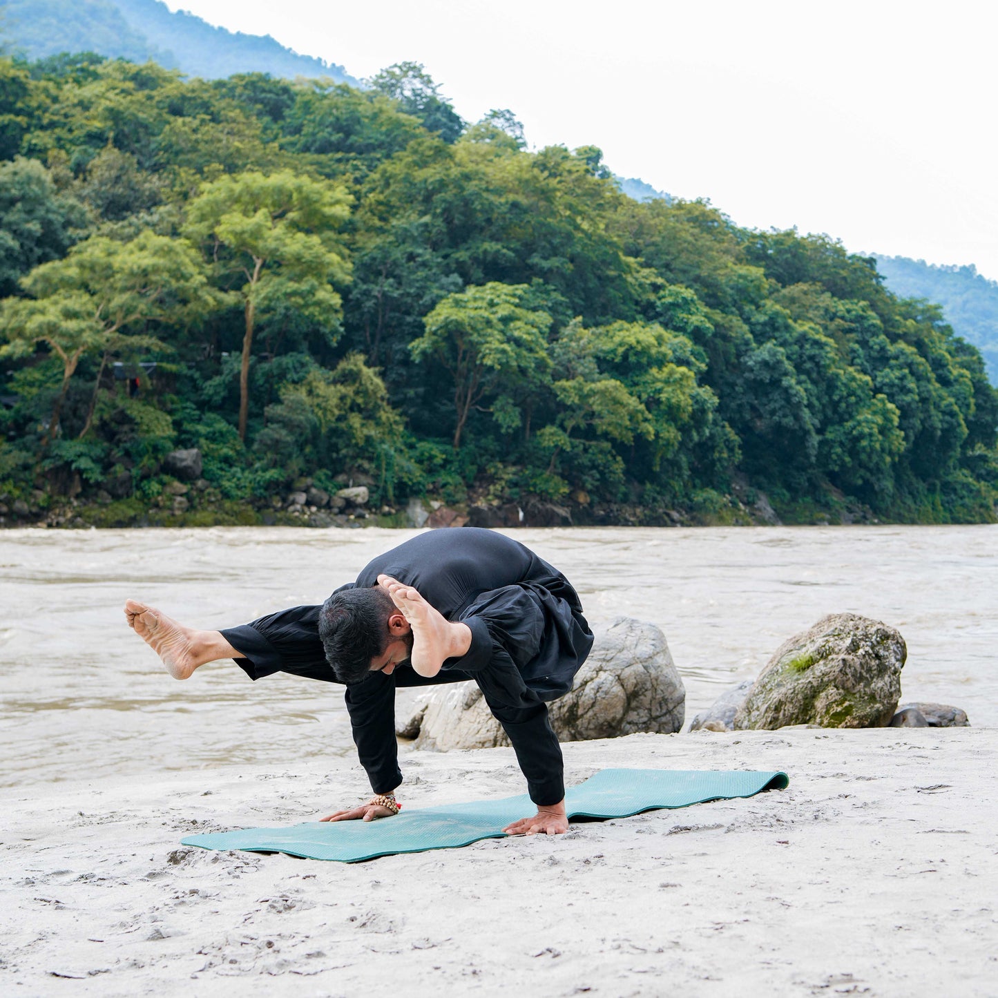 Men Yoga Pants and Yoga Top Set Black -Prithvi