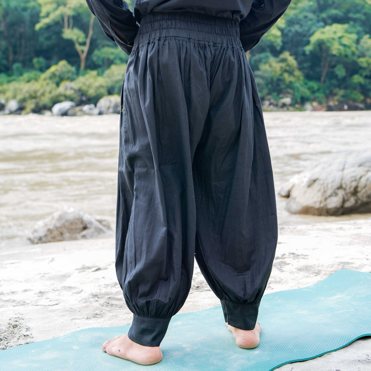 Men Cotton Yoga Pants Black -Prithvi — view 3