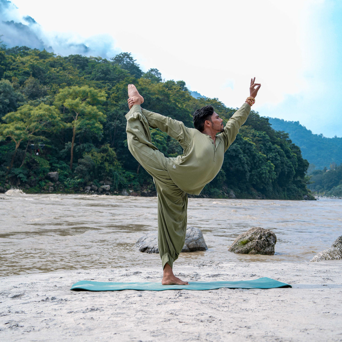 Men Yoga Pants and Yoga Top Set Green -Prithvi — view 3