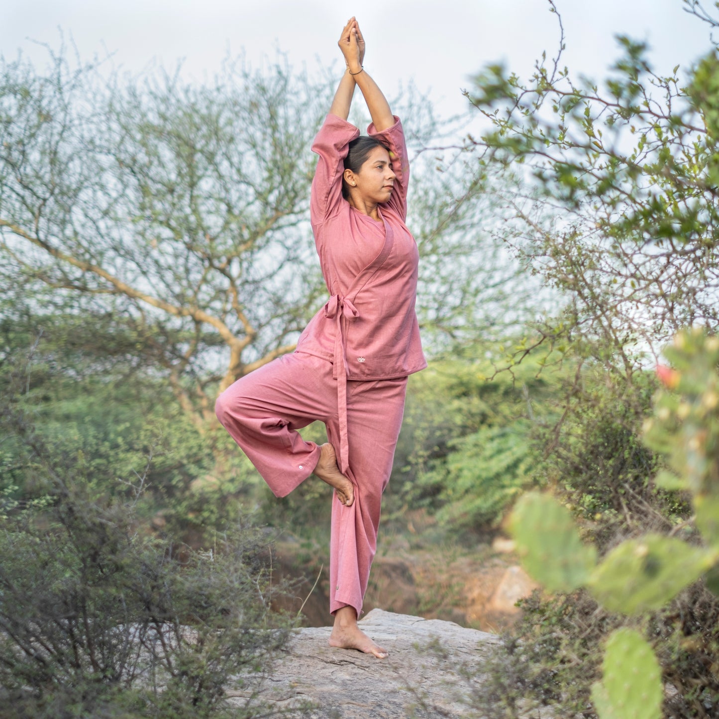Blush pink cotton yoga tank top – women’s activewear