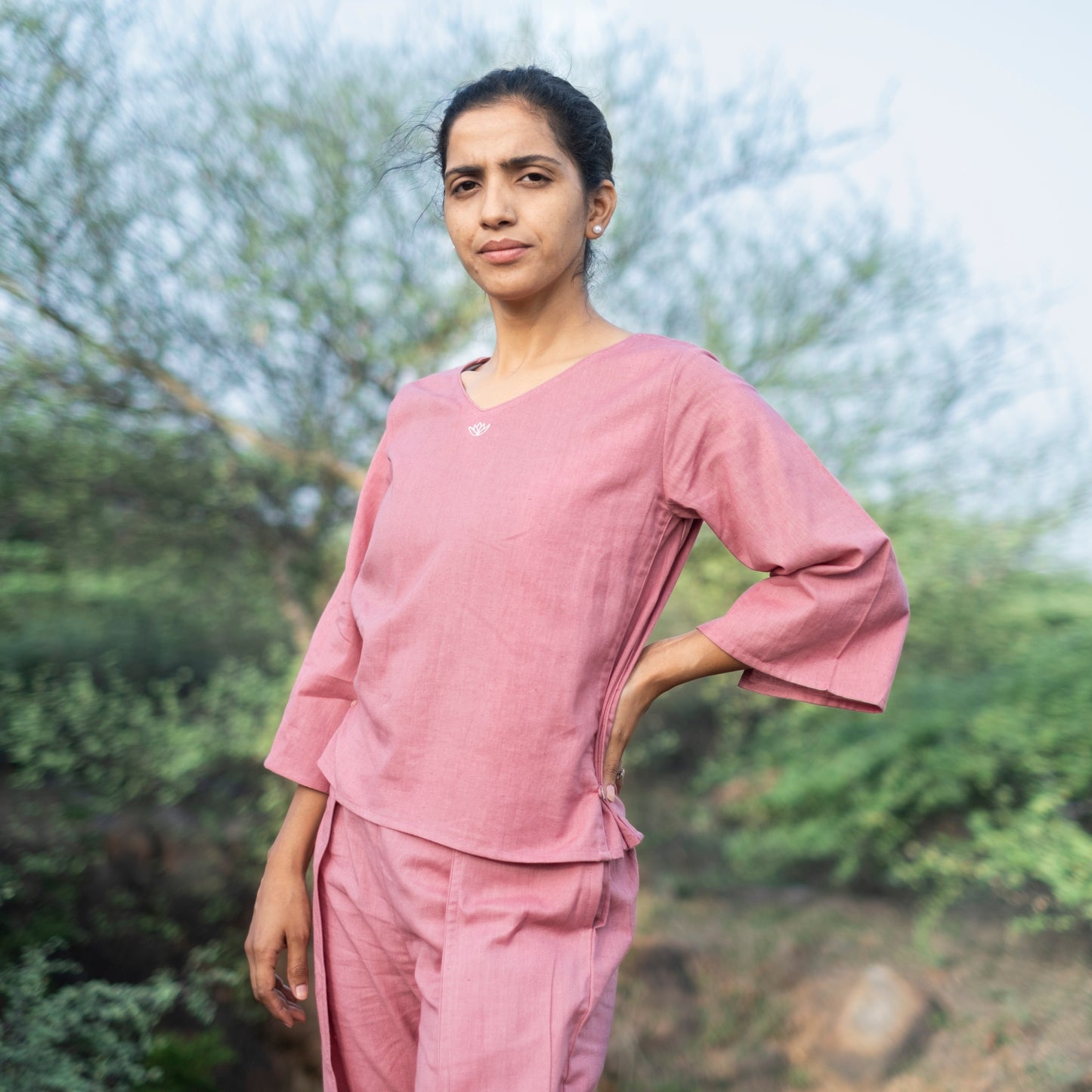 Women’s yoga outfit in blush pink – cotton pants and top by Akiso