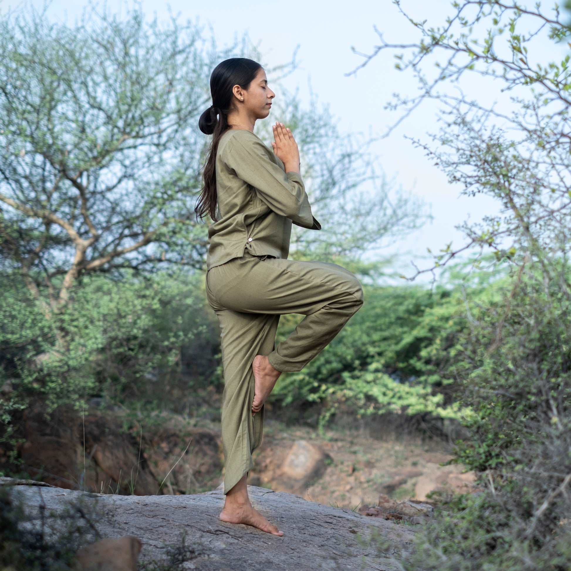 Akiso green yoga wear set – cotton stretch top and pants for women