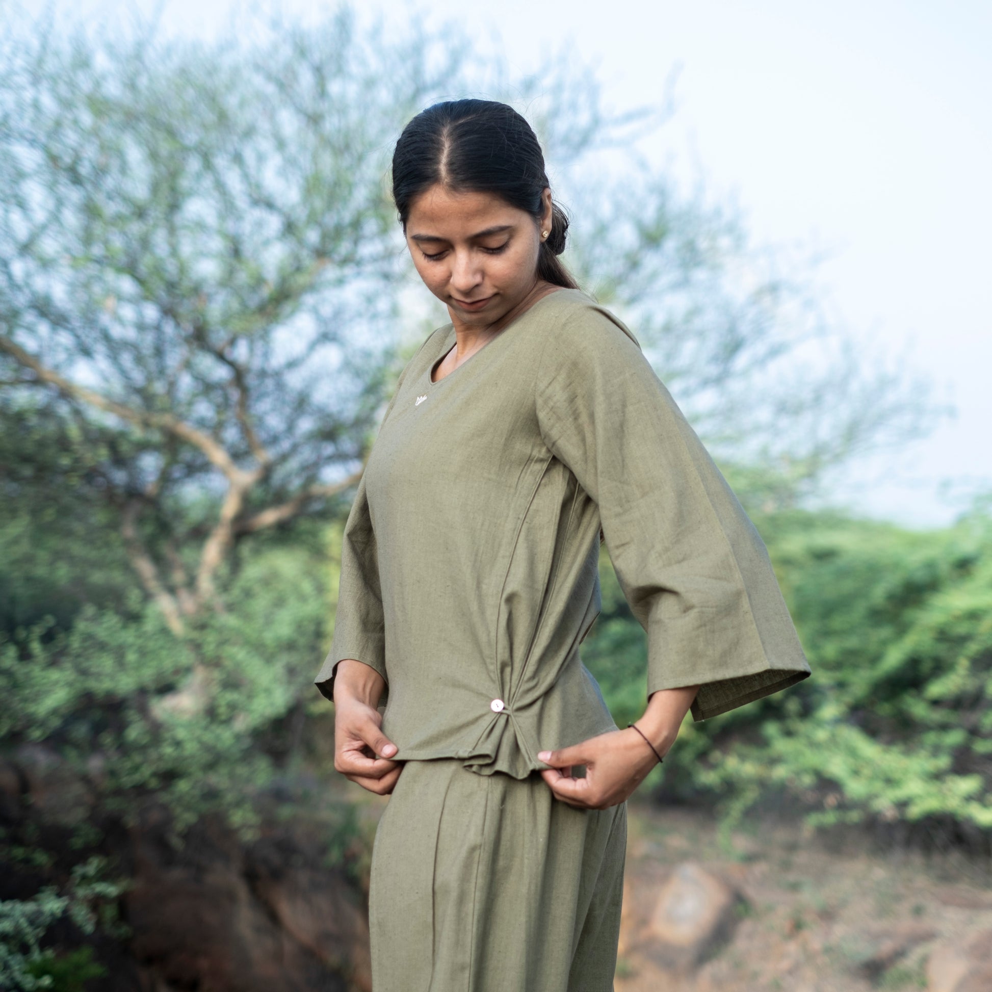 Sustainable cotton yoga set in green – Akiso women’s yoga wear