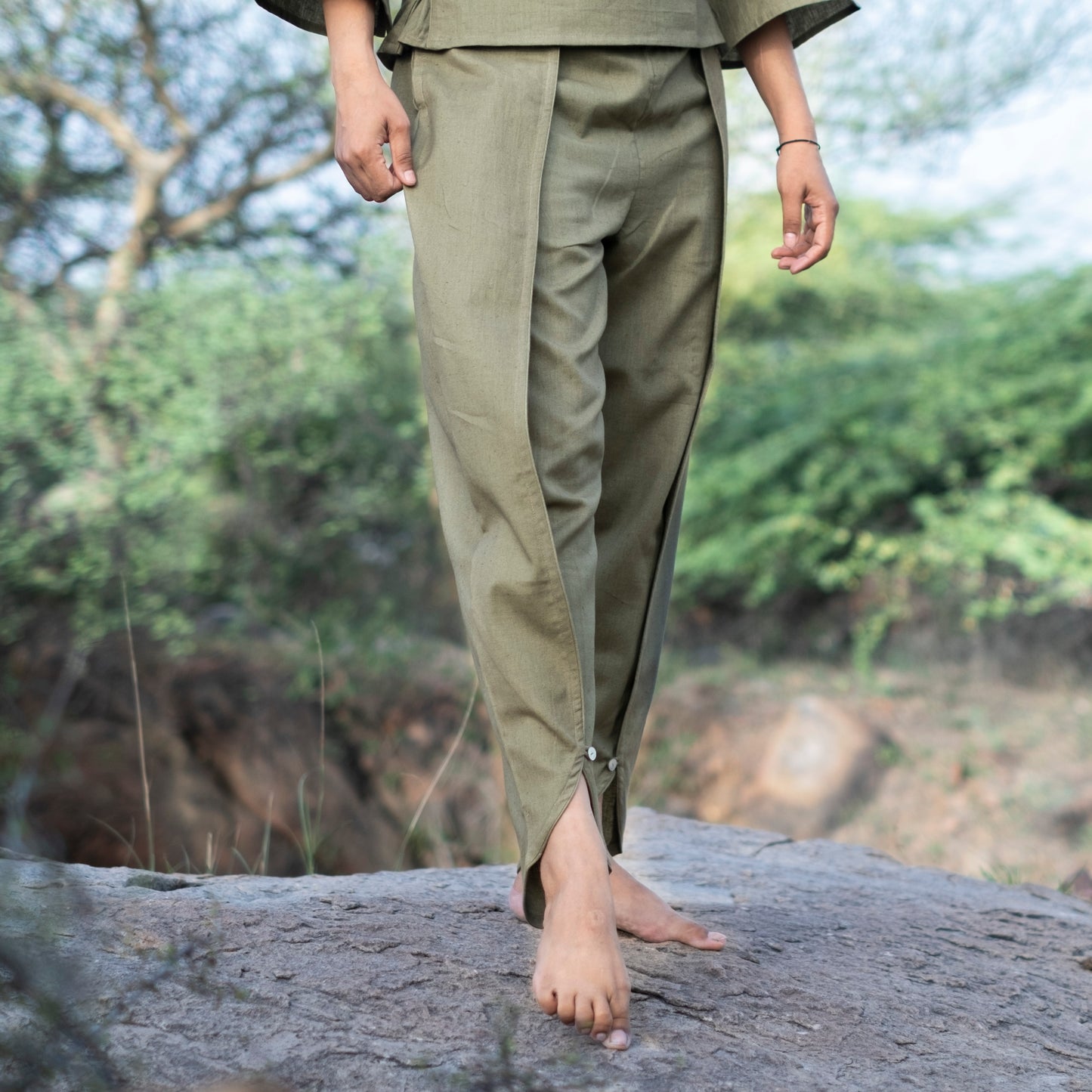 Eco-conscious yoga bottoms in light green – Akiso cotton essentials