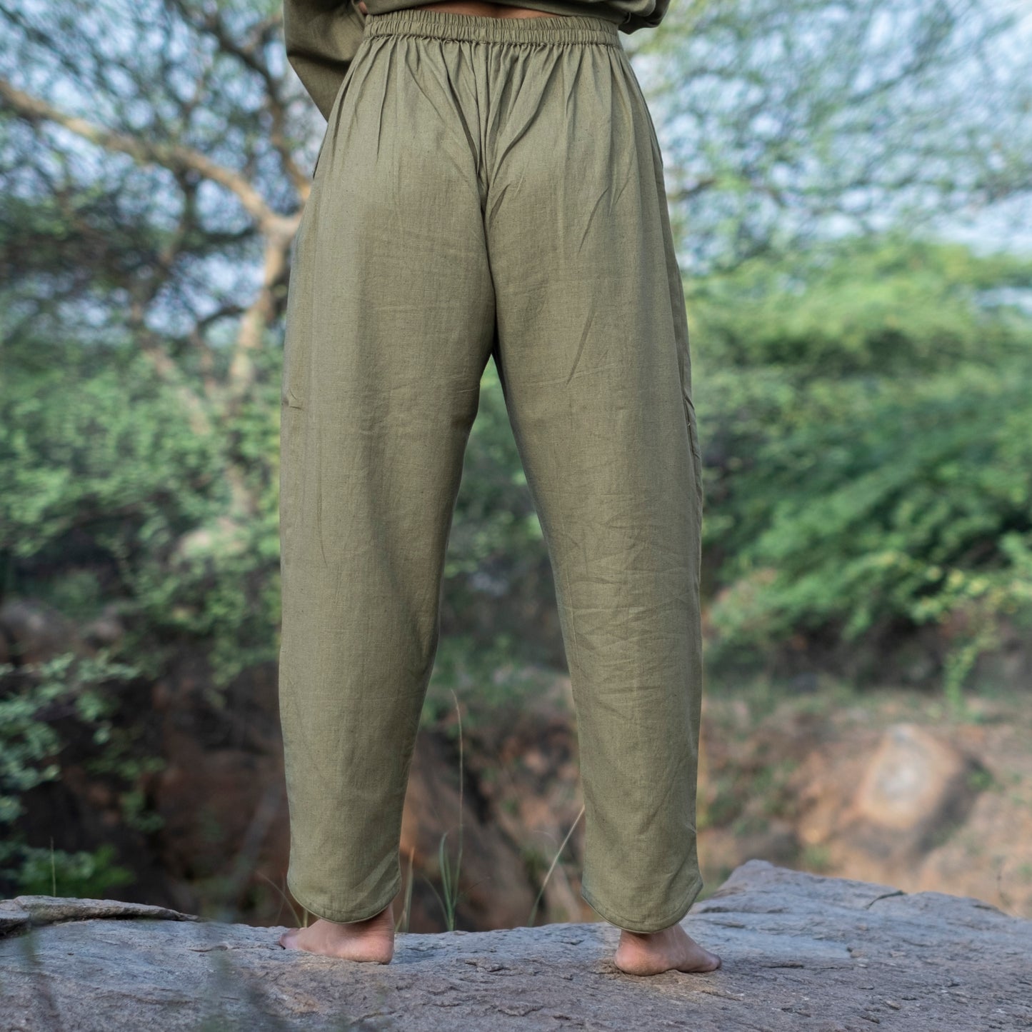 Akiso breathable cotton yoga set in sage green – pants and top