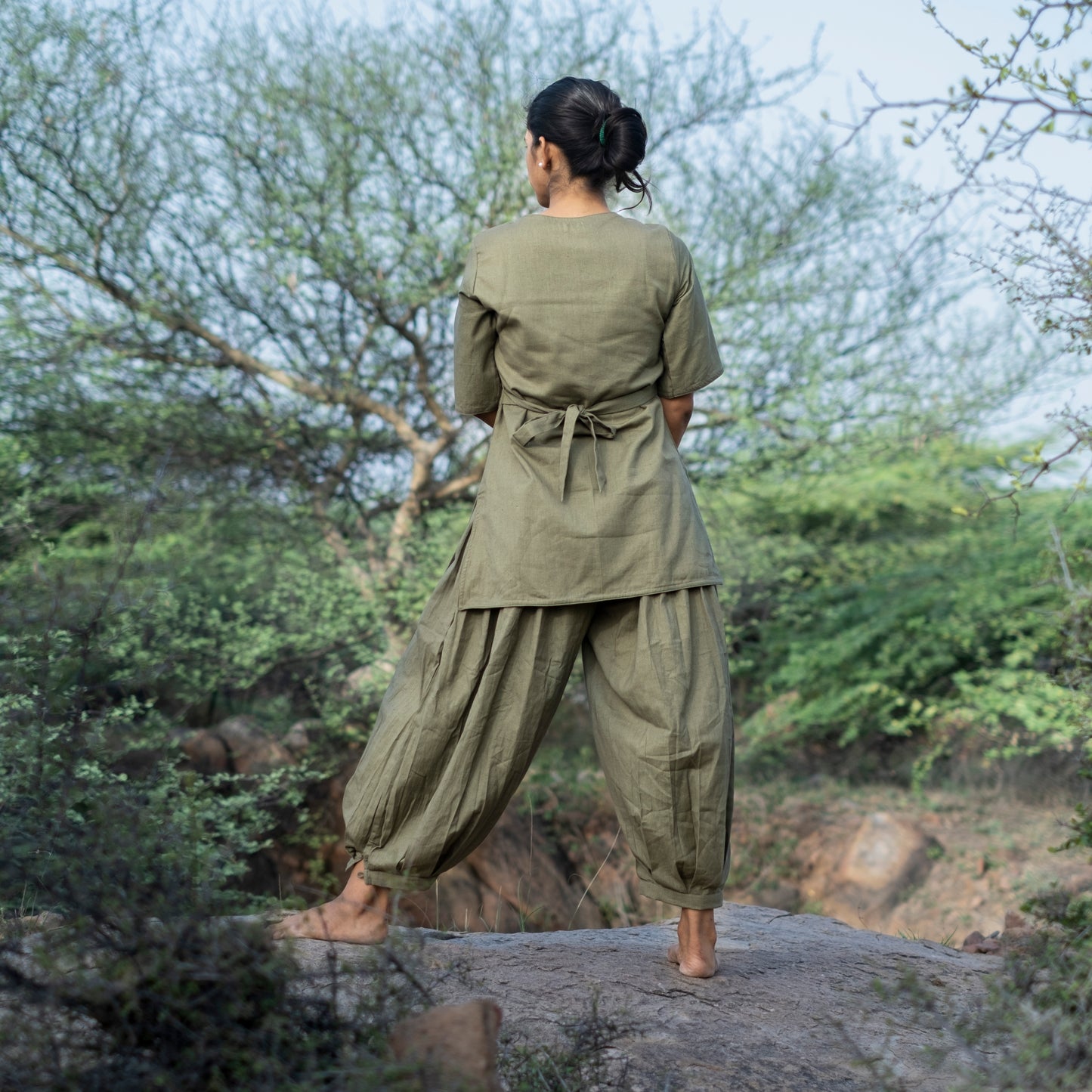 Women’s green cotton yoga set – top and pants by Akiso