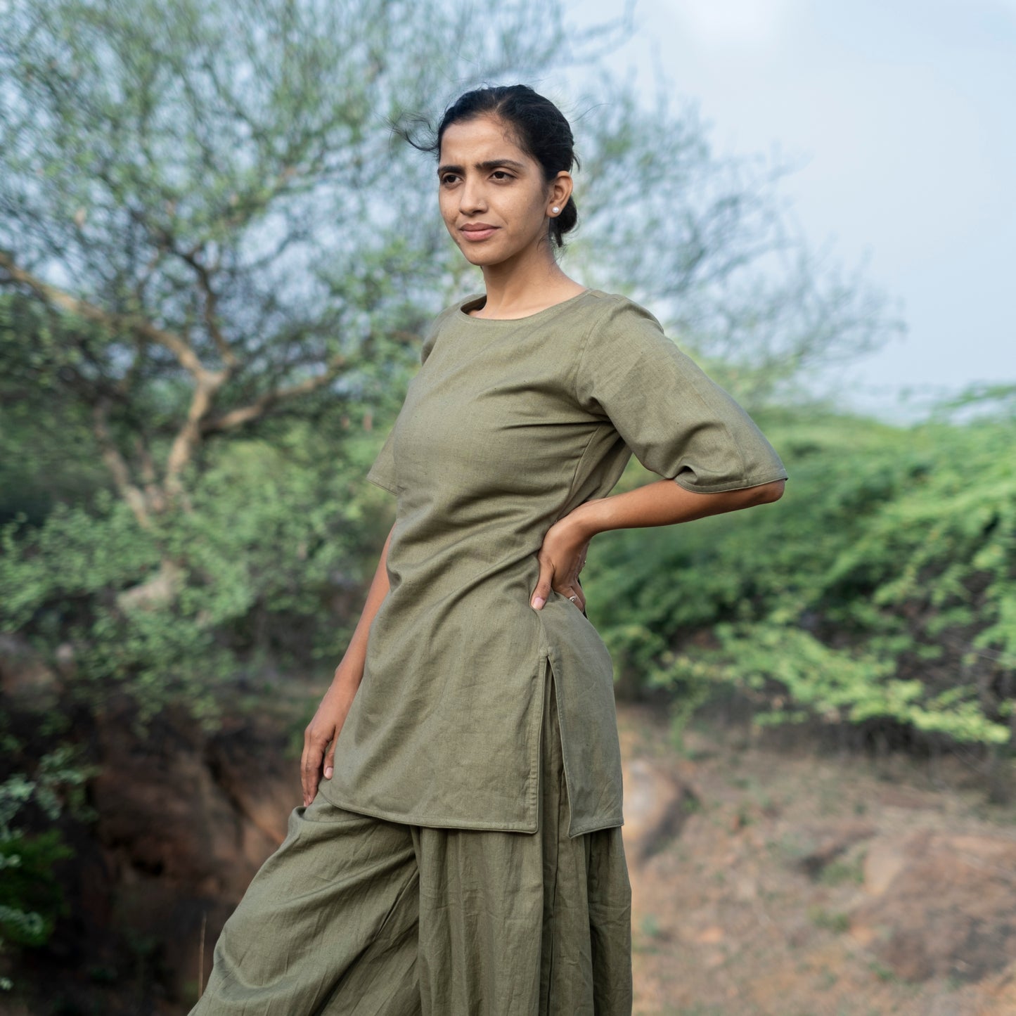 Chakra-inspired green yoga outfit – soft cotton two-piece by Akiso