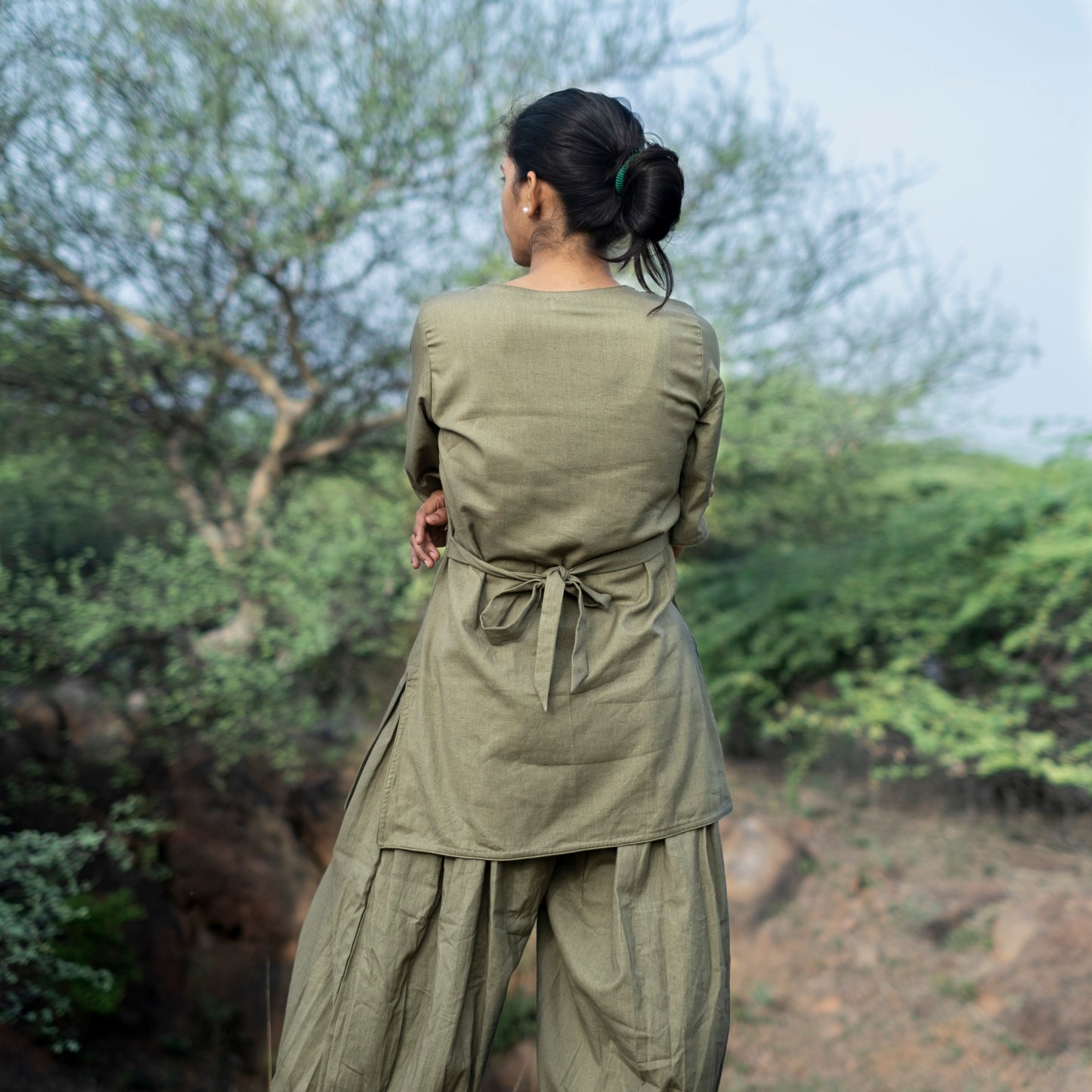 Eco-friendly cotton yoga set in green – Chakra collection by Akiso