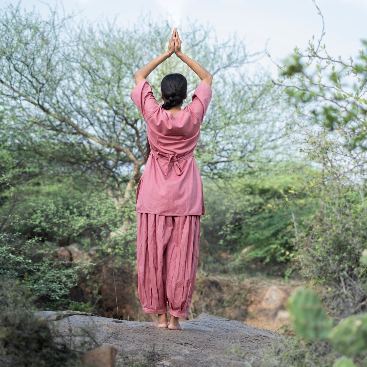 Chakra-inspired women’s yoga co-ord set in pink cotton