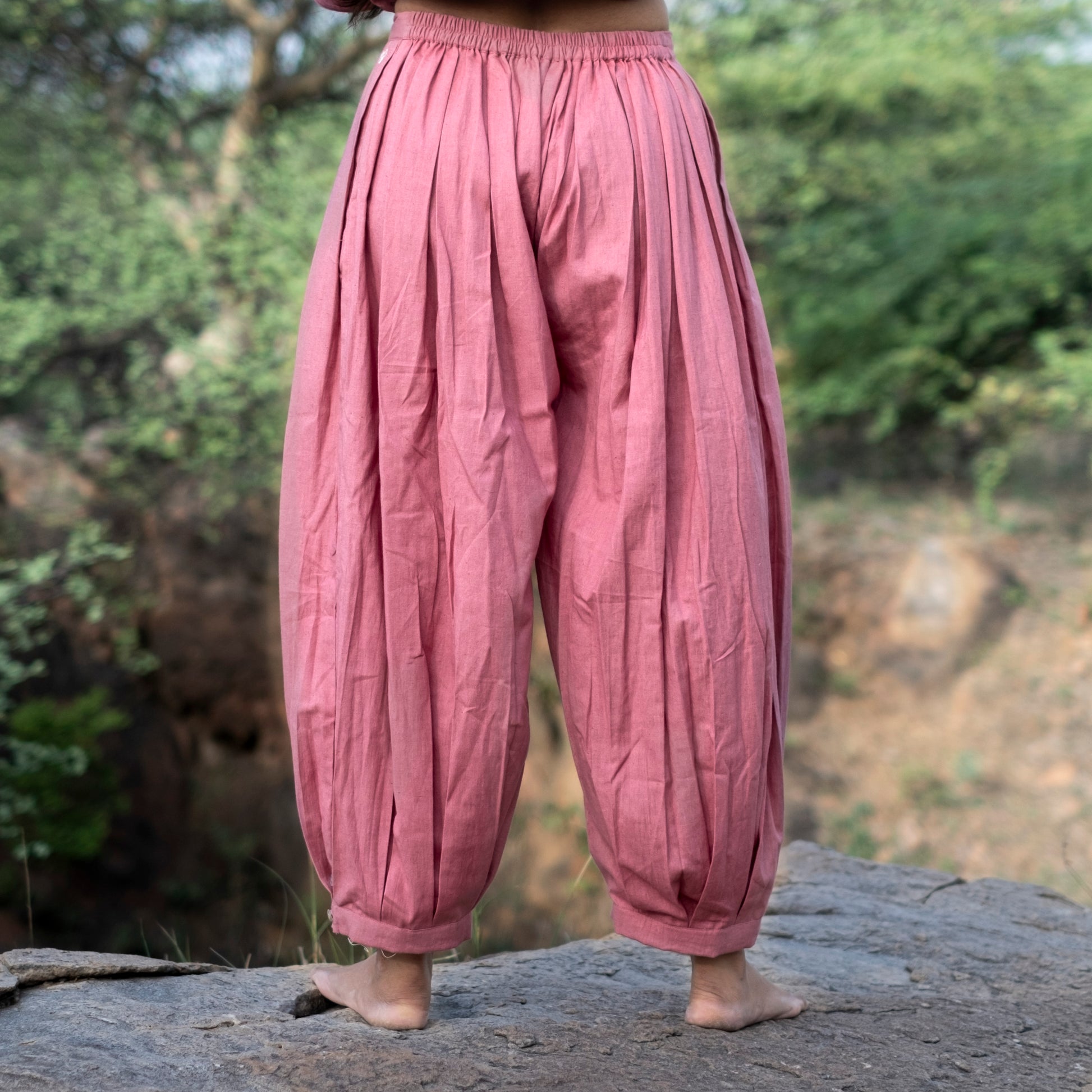 Women’s cotton yoga set in calming pink shade – Akiso