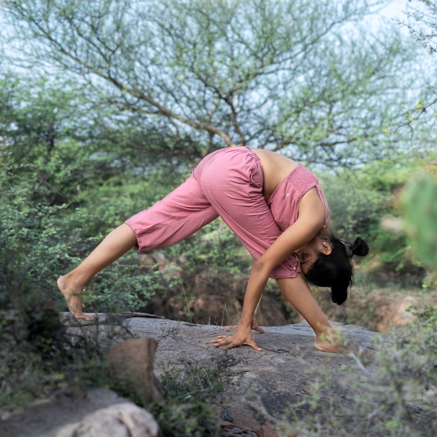 Light pink cotton yoga trousers for women – eco-style