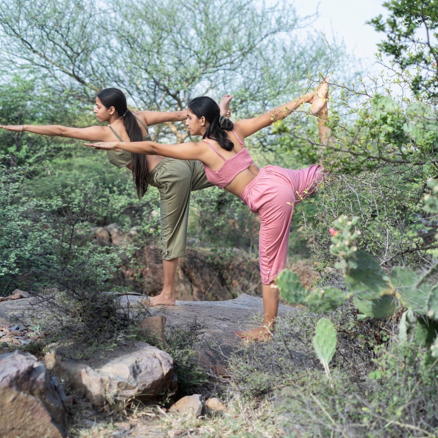 Relaxed-fit pink yoga pants for women – pure cotton fabric