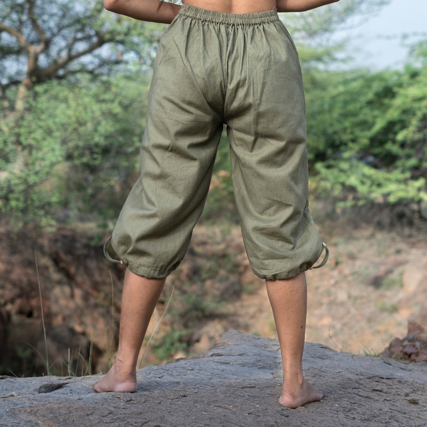 Women’s cotton yoga wear in calming green – Akiso style