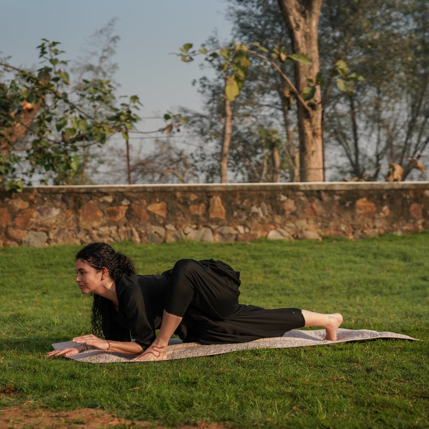 Women Cotton Yoga Pants and Yoga Top Set Black -Buddhi