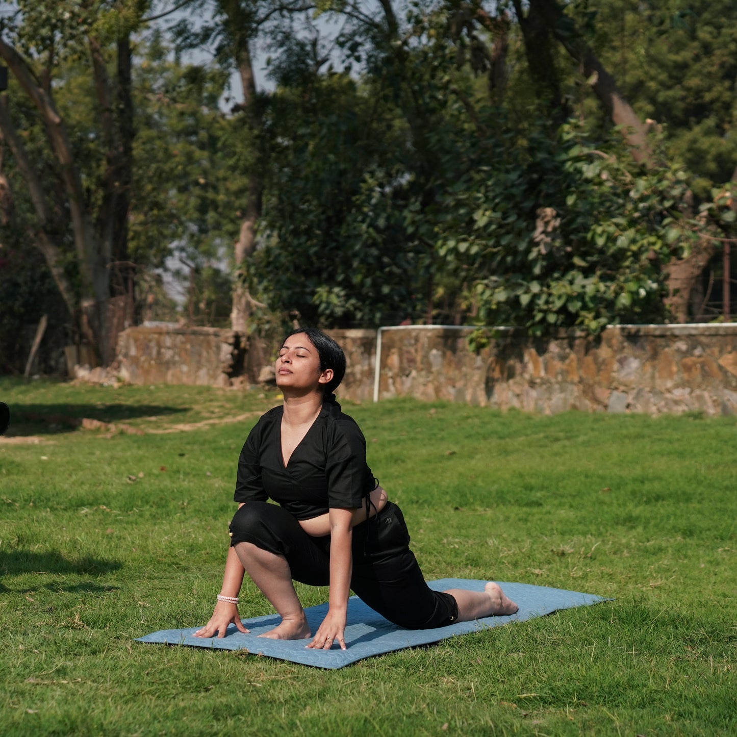 Women Cotton Yoga Top Black -Apas