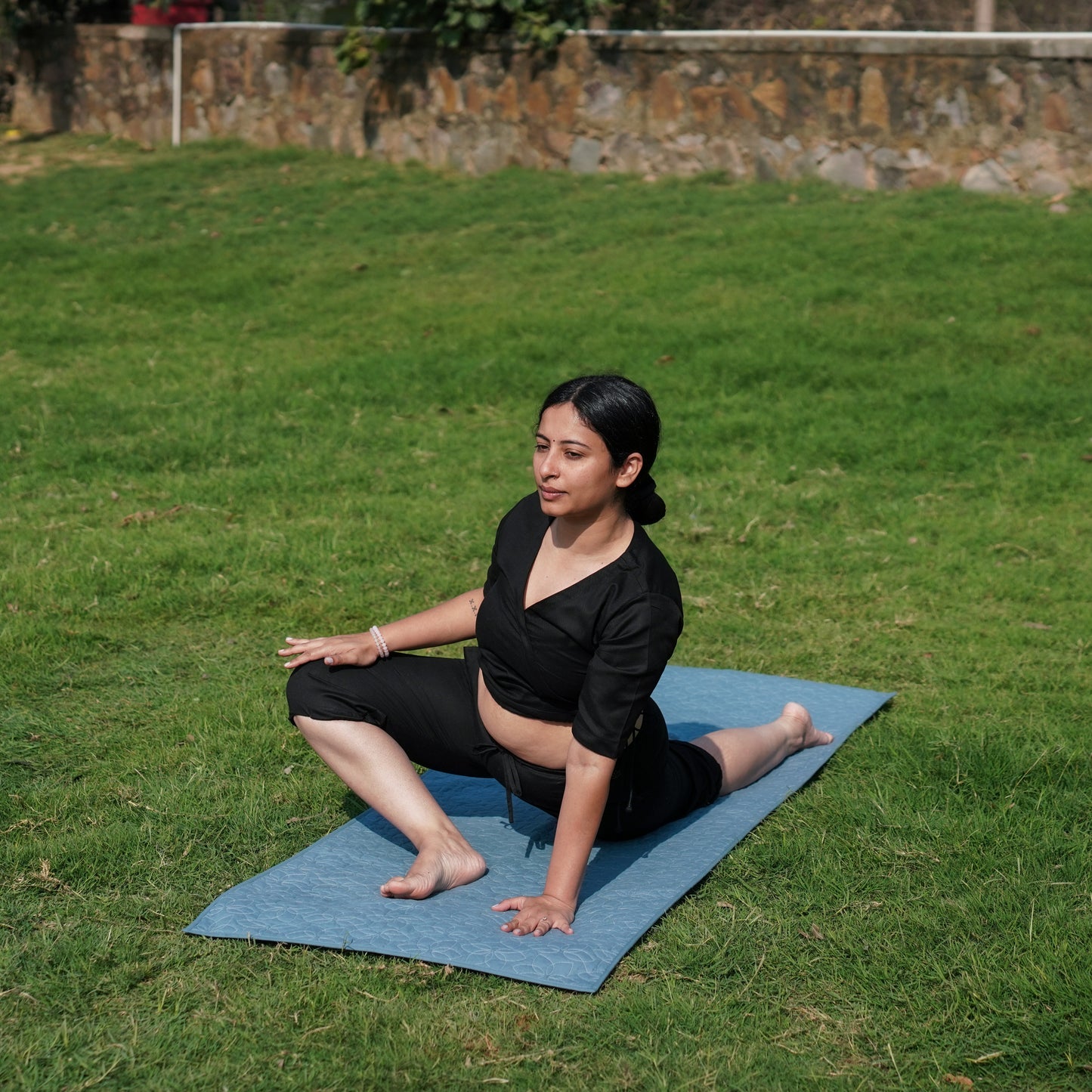 Women Cotton Yoga Top Black -Apas
