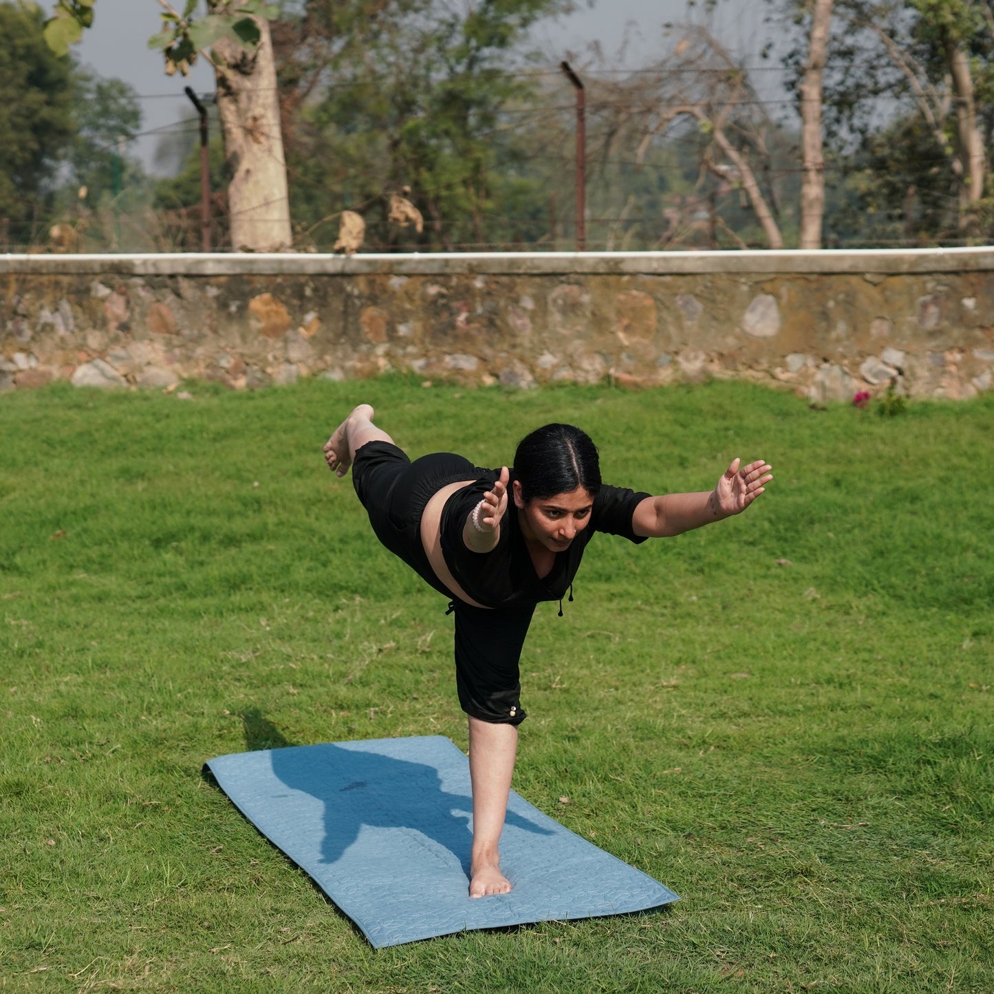 Women Cotton Yoga Top Black -Apas