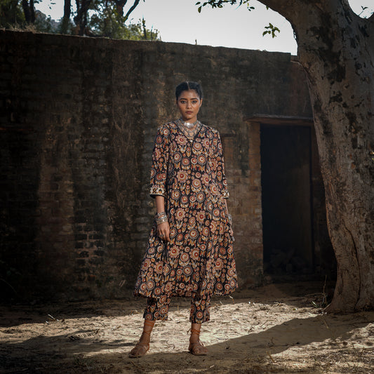 Black Block Printed Panelled Kurta With Embroidery Detail and Straight Pants Set ( Set Of 2 )