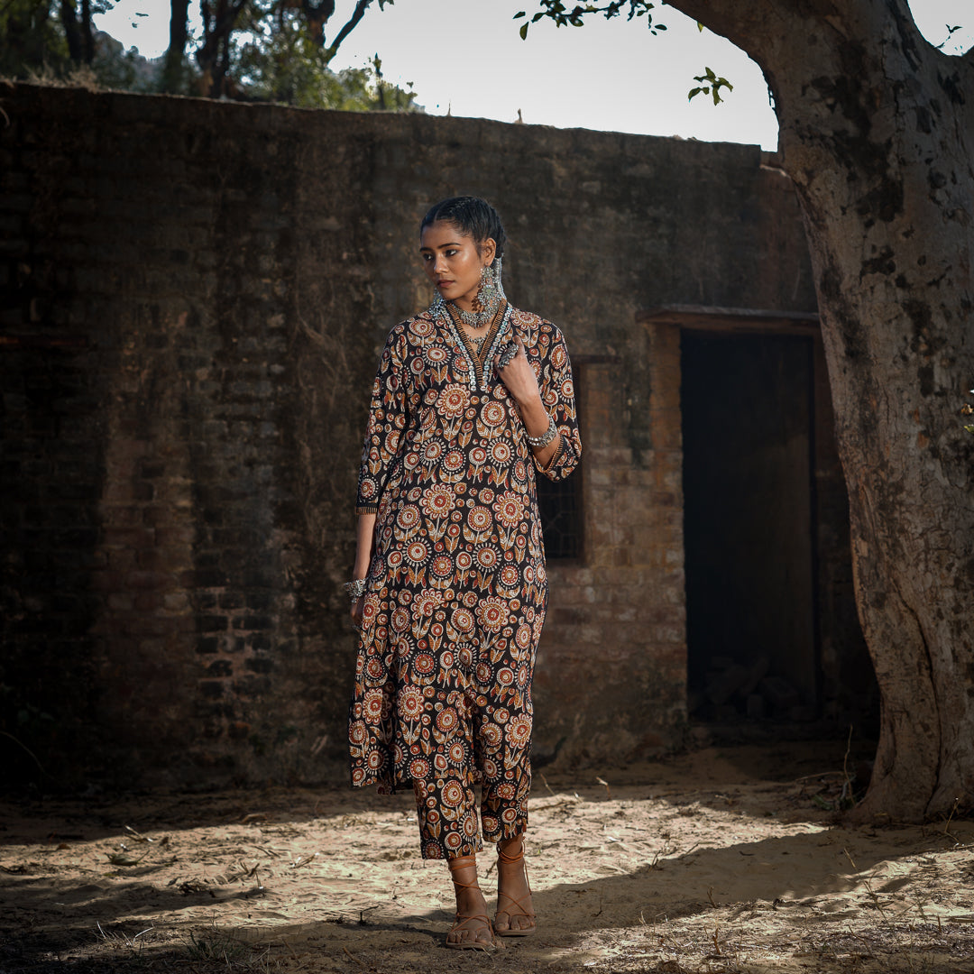 Black Block Printed Straight Kurta With Hand Embroidered Detail and Straight Pants Set ( Set Of 2 )