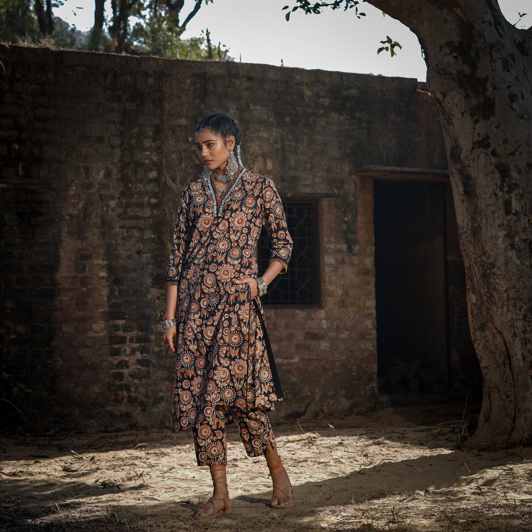 Black Block Printed Straight Kurta With Hand Embroidered Detail and Straight Pants Set ( Set Of 2 )