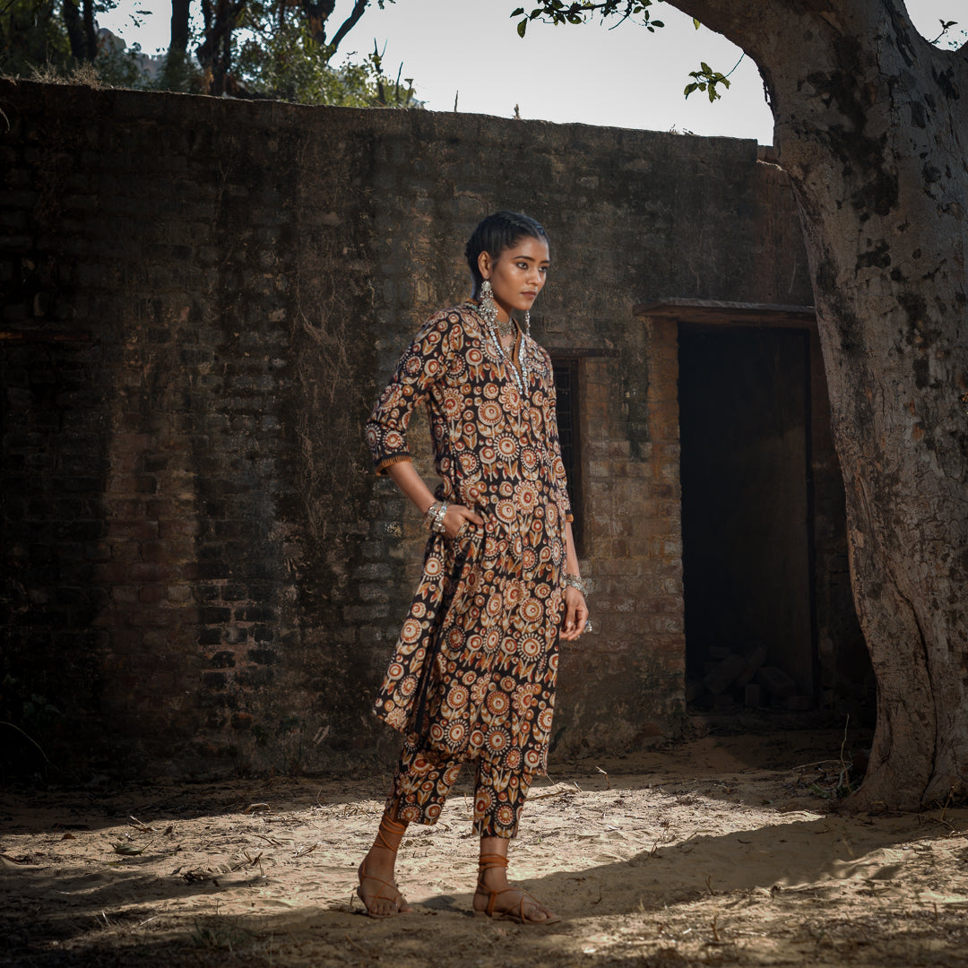 Black Block Printed Straight Kurta With Hand Embroidered Detail and Straight Pants Set ( Set Of 2 )